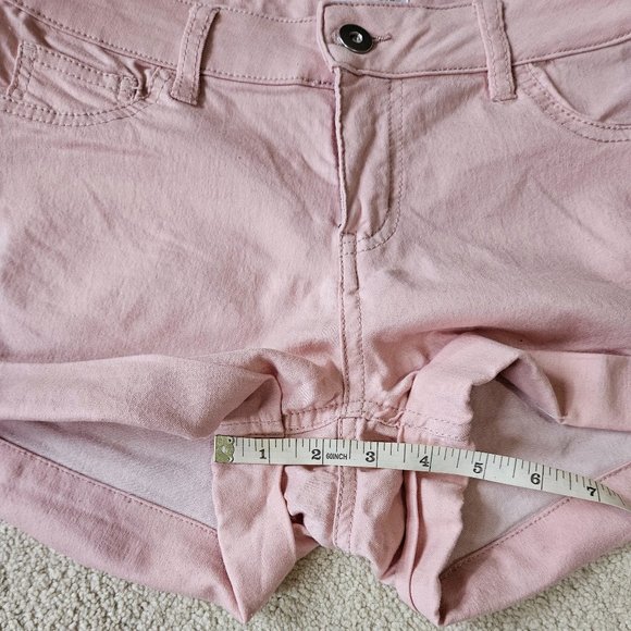 High waisted pink stretchy cuffed shorts - Picture 5 of 8
